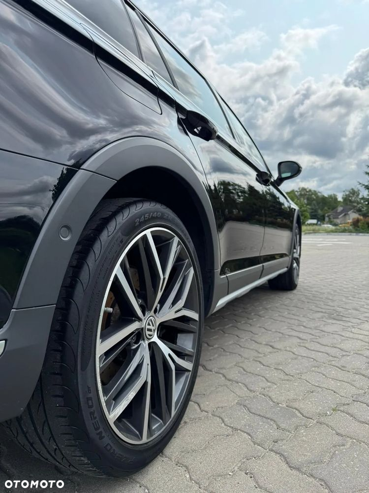 Volkswagen Passat Variant 2.0 TDI SCR 4Motion DSG Alltrack - 12