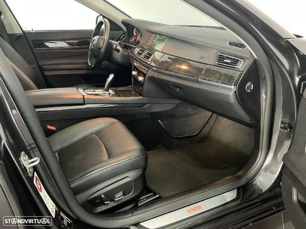 BMW 740 d xDrive - 17