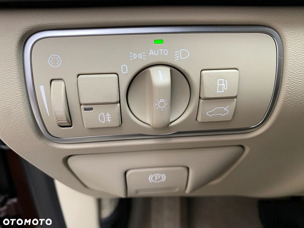 Volvo XC 60 D5 AWD Kinetic - 22