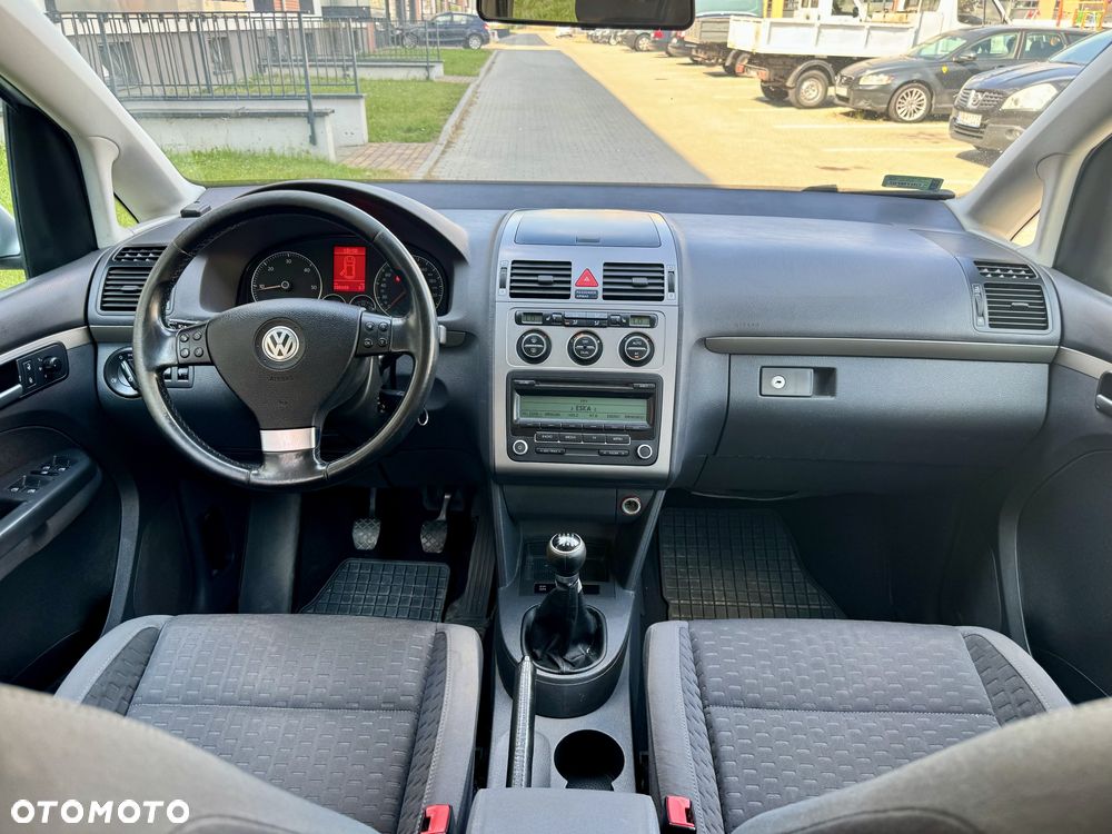 Volkswagen Touran - 5
