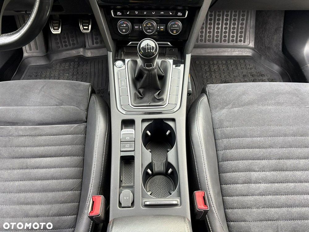 Volkswagen Passat - 28