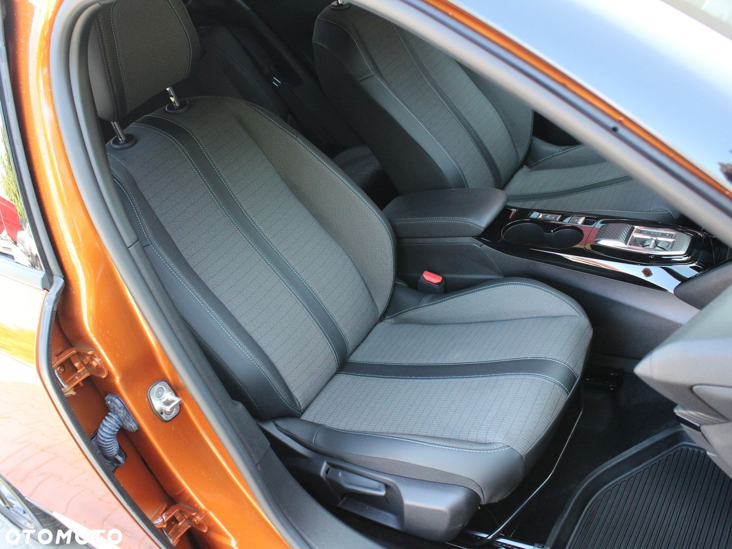 Peugeot 2008 1.2 PureTech Allure Pack S&S EAT8 - 12