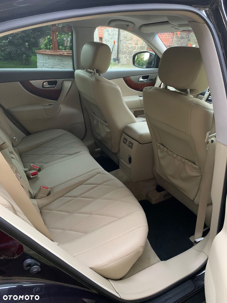 Infiniti QX70 - 24