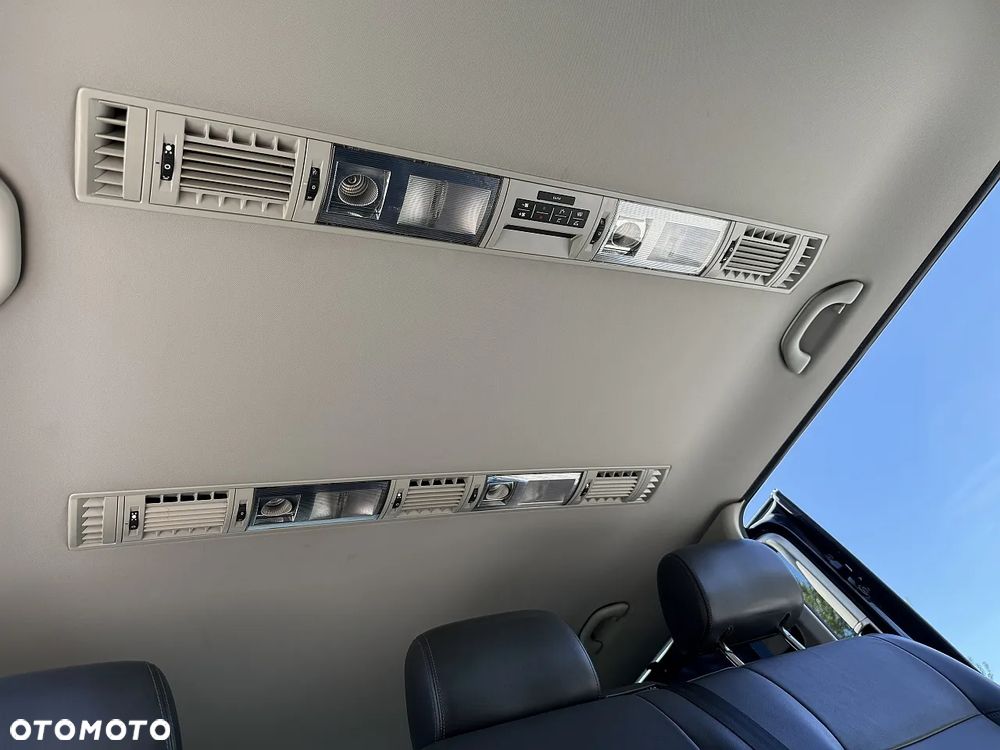 Volkswagen Caravelle - 12