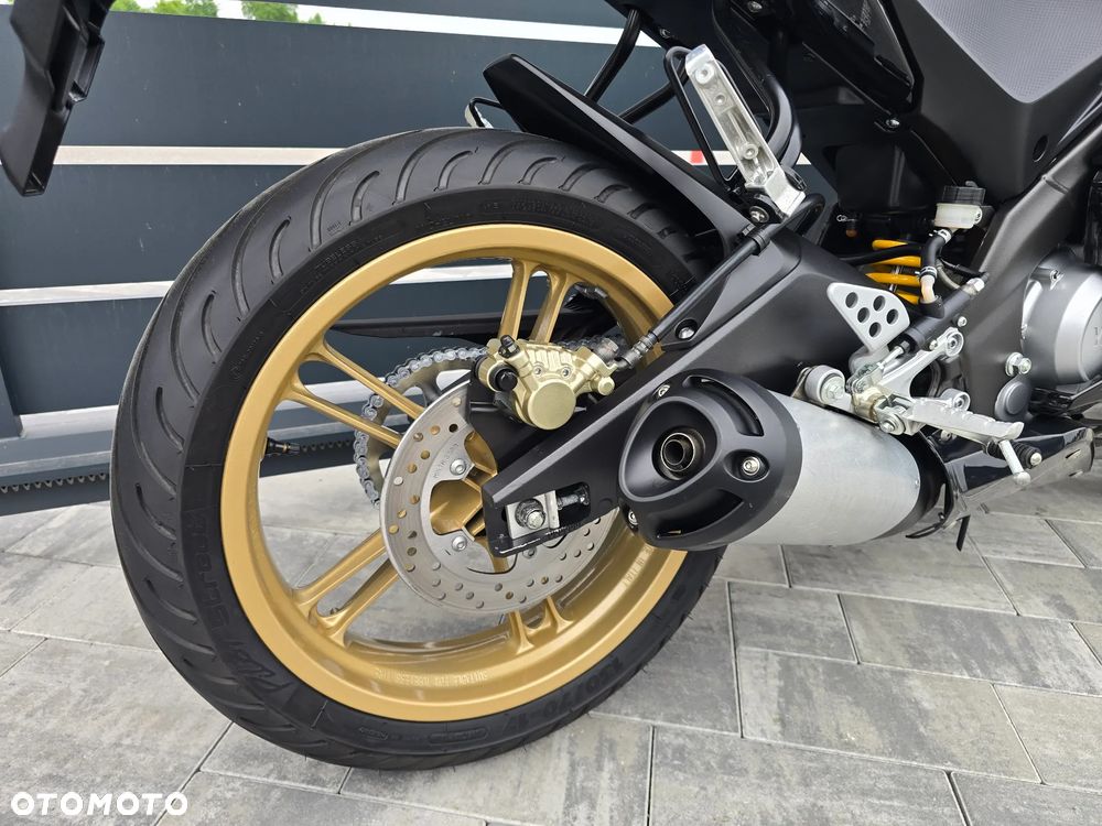 Yamaha YZF - 17