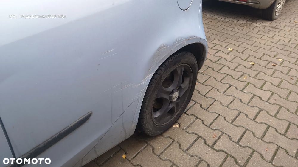 Mitsubishi Colt - 4