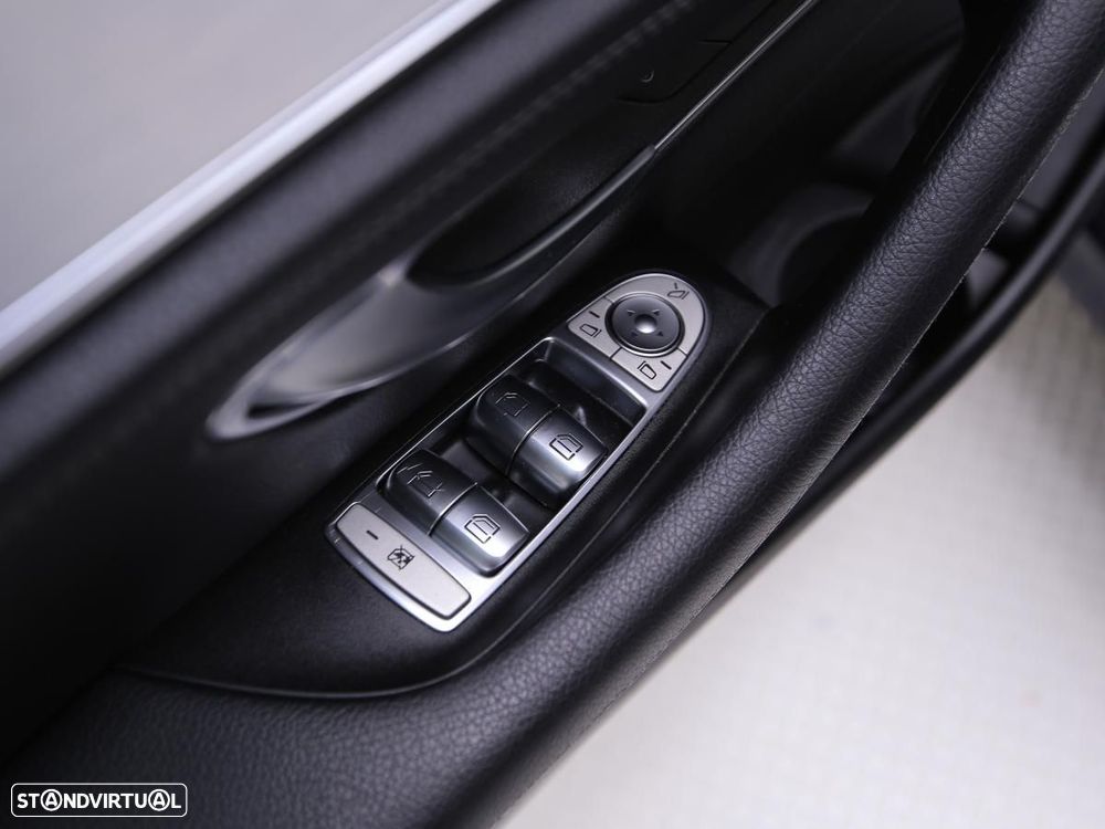 Mercedes-Benz E 220 d AMG 7L - 12