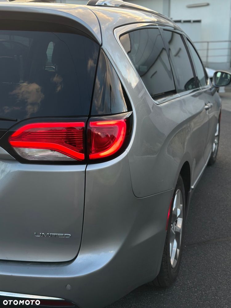 Chrysler Pacifica - 8