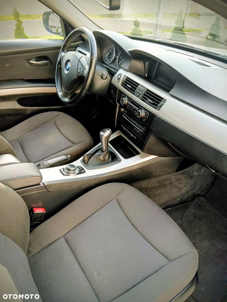 BMW Seria 3 318d DPF Touring - 5
