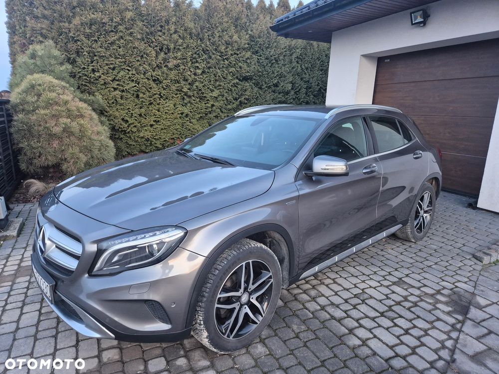 Mercedes-Benz GLA 180 Activity Edition - 3