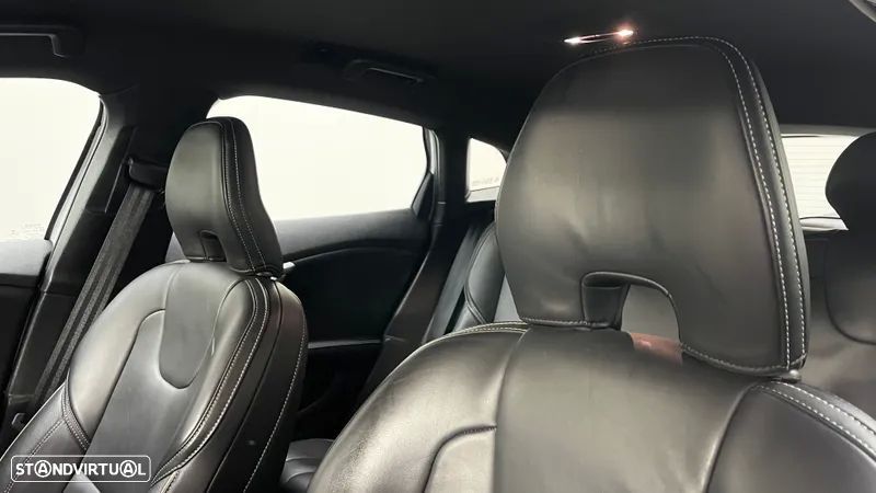 Volvo V40 2.0 D2 R-Design - 39