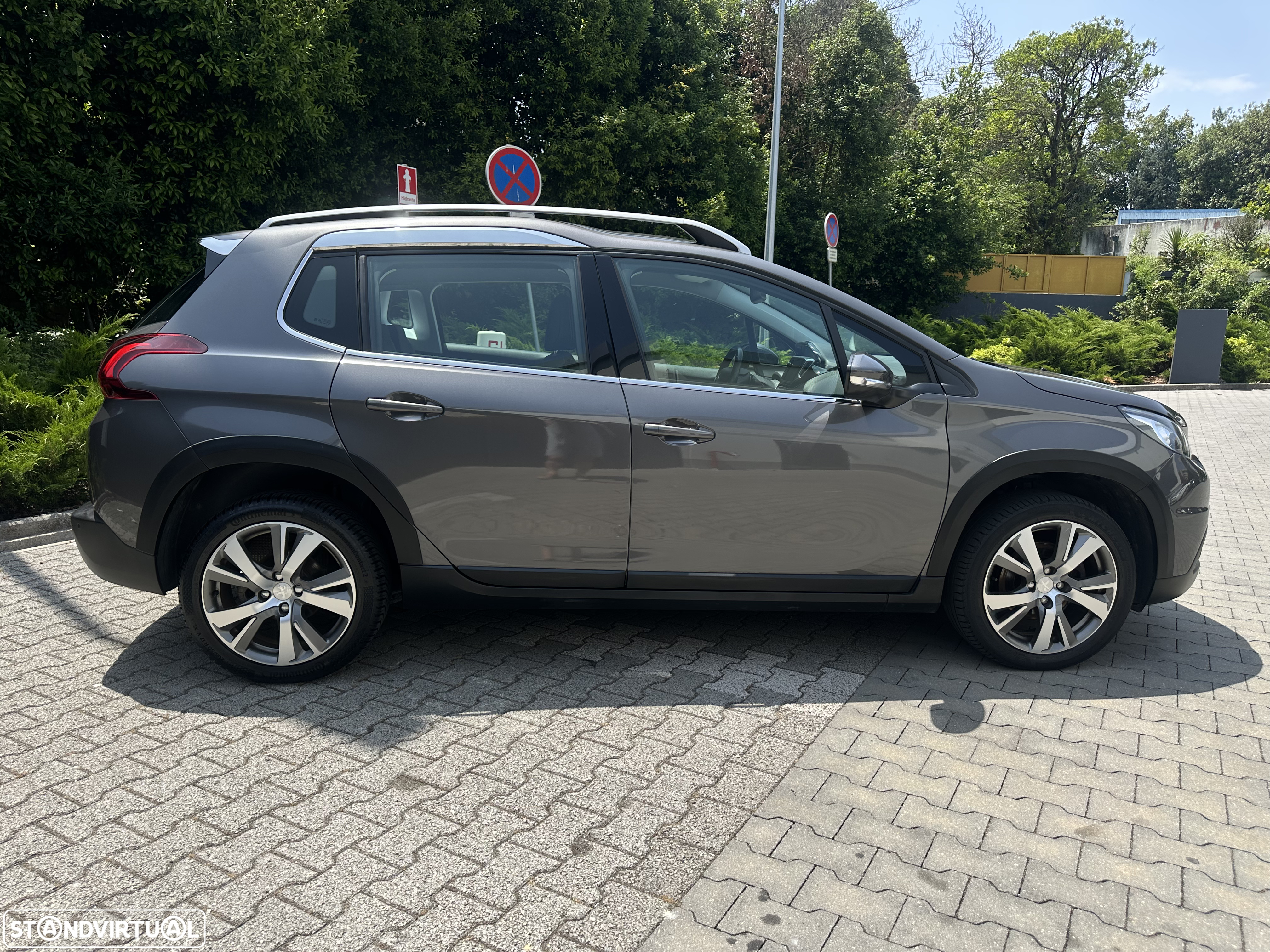 Peugeot 2008 1.2 PureTech Allure EAT6 - 9