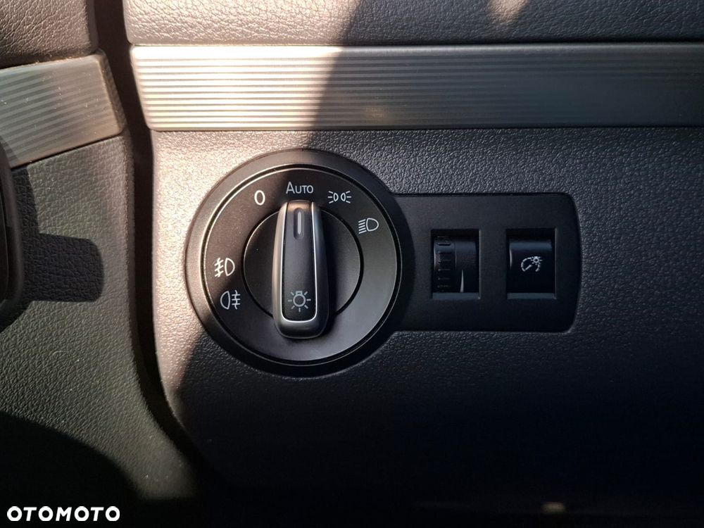 Volkswagen Touran 2.0 TDI DPF Highline DSG - 28