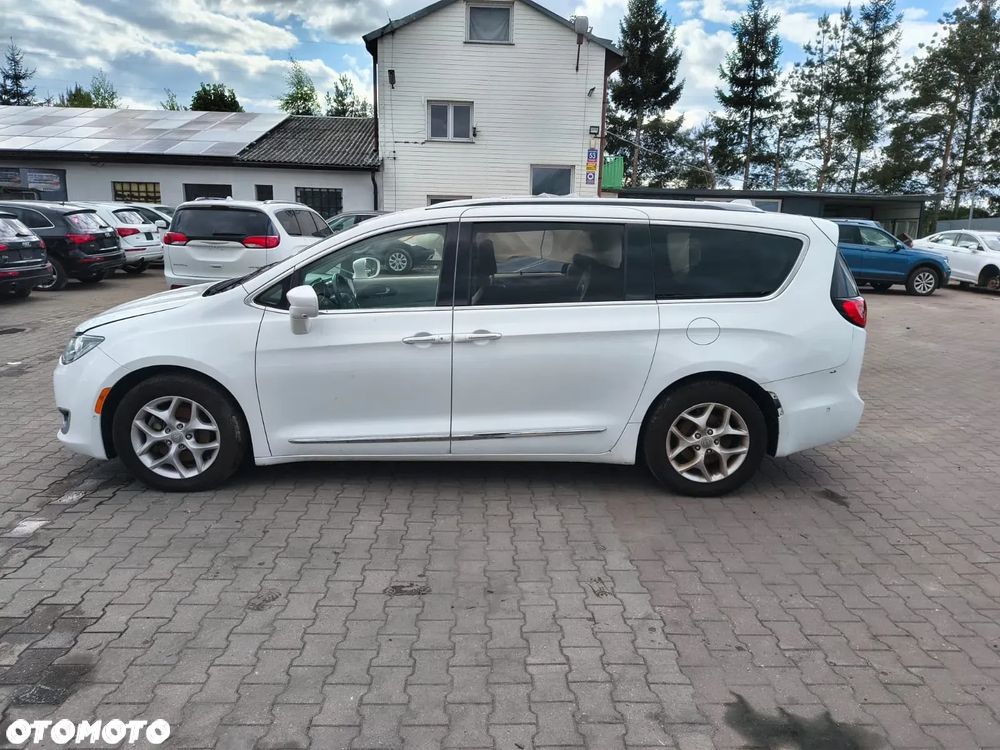 Chrysler Pacifica - 7