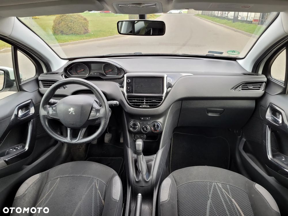 Peugeot 208 - 15