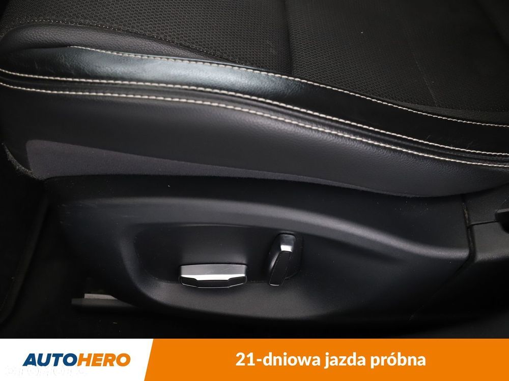 Jaguar XF 2.0 i4D R-Sport - 38