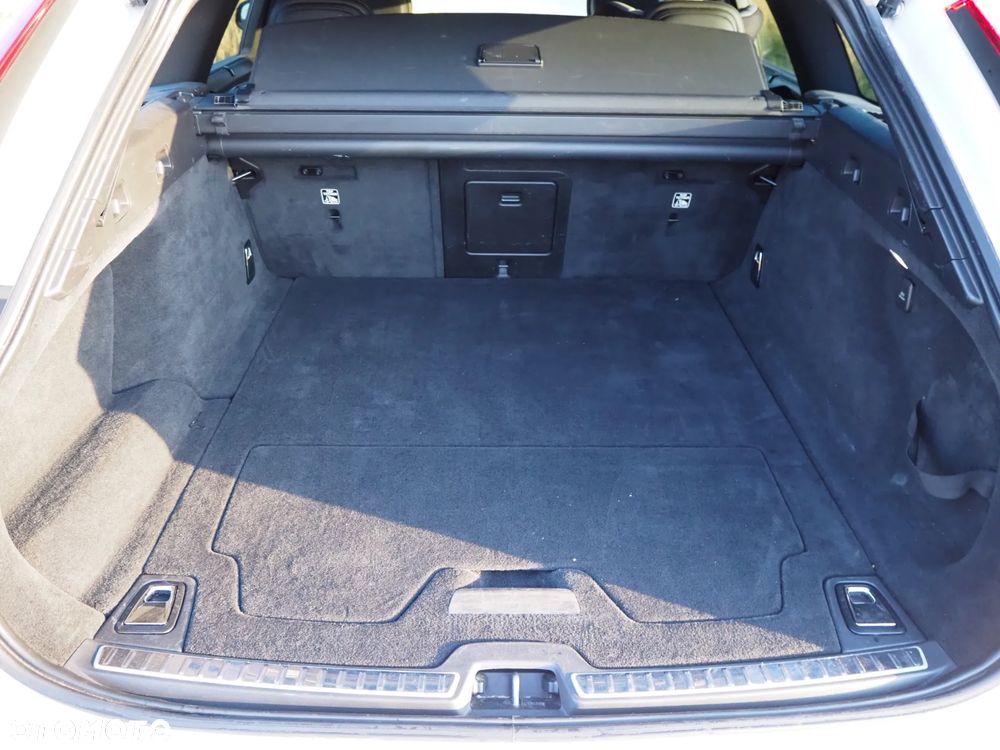 Volvo V90 D4 SCR AWD R-Design - 27