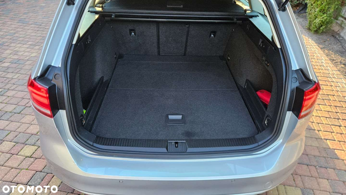 Volkswagen Passat Variant 2.0 TDI SCR Trendline - 24