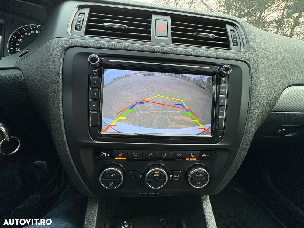 Volkswagen Jetta 2.0 TDI Life - 2