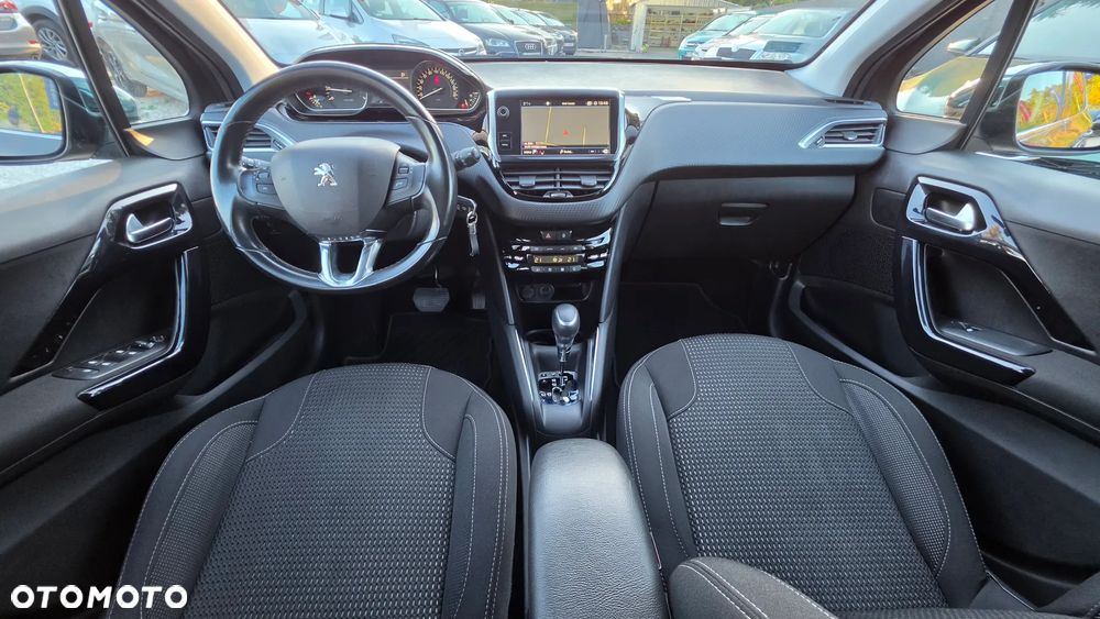 Peugeot 208 1.2 PureTech Allure S&S EAT6 - 32