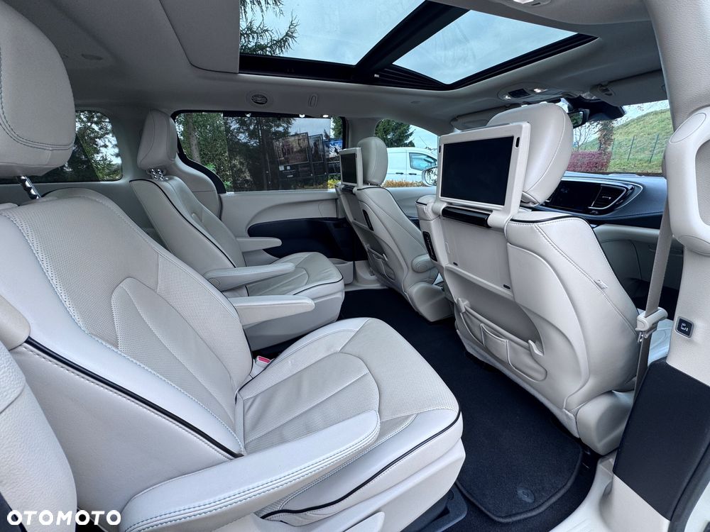 Chrysler Pacifica - 4