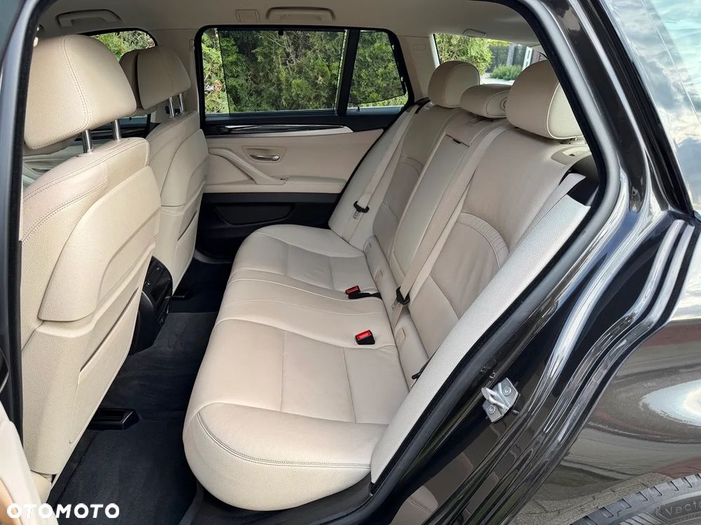BMW Seria 5 525d Luxury Line - 24