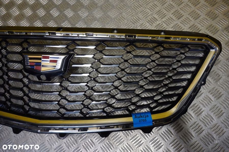 CADILLAC XT4 2019 2020 - Atrapa Przód Grill Chrom Pod Kamerę USA - 4