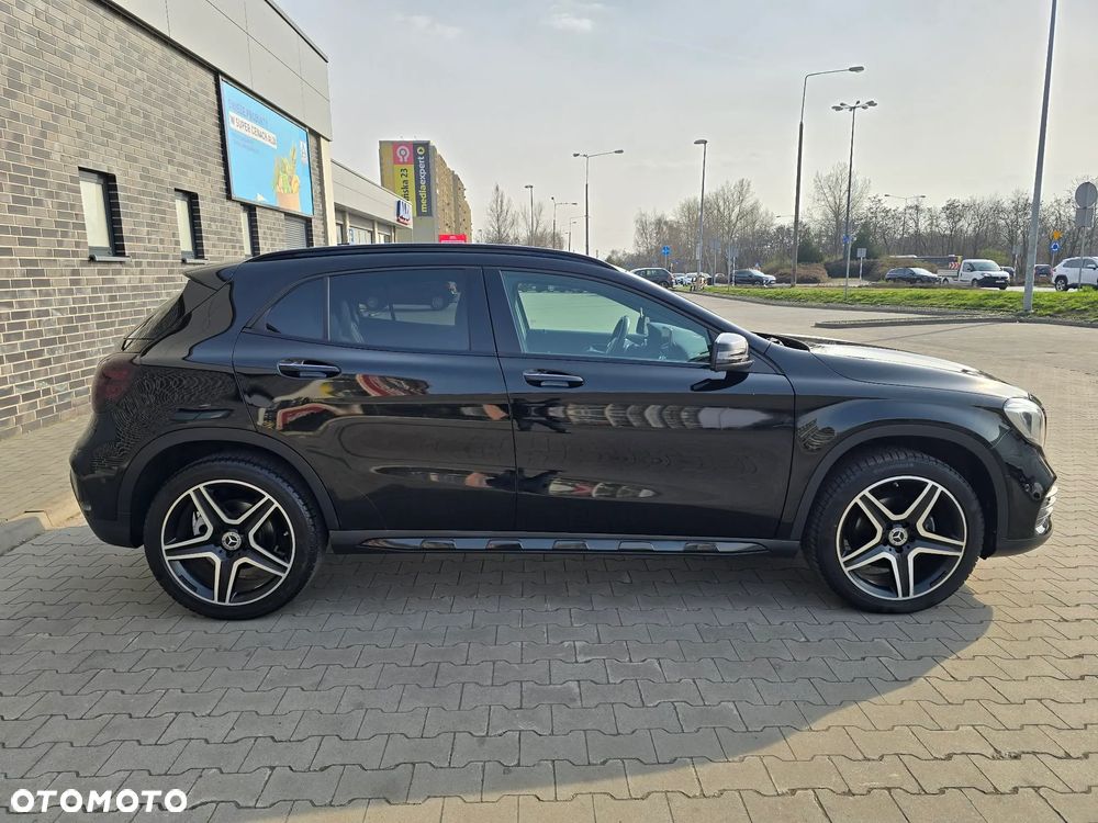 Mercedes-Benz GLA 200 7G-DCT AMG Line - 35