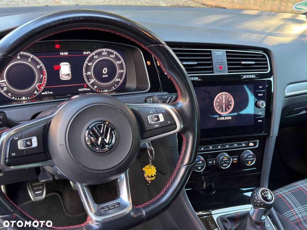 Volkswagen Golf - 8