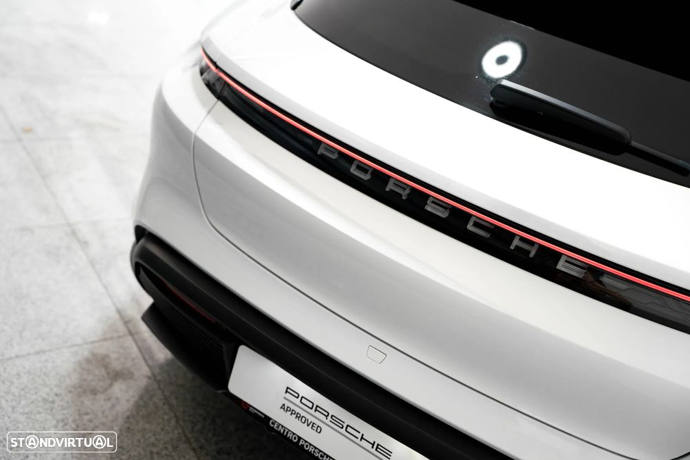 Porsche Taycan Cross Turismo 4 - 13