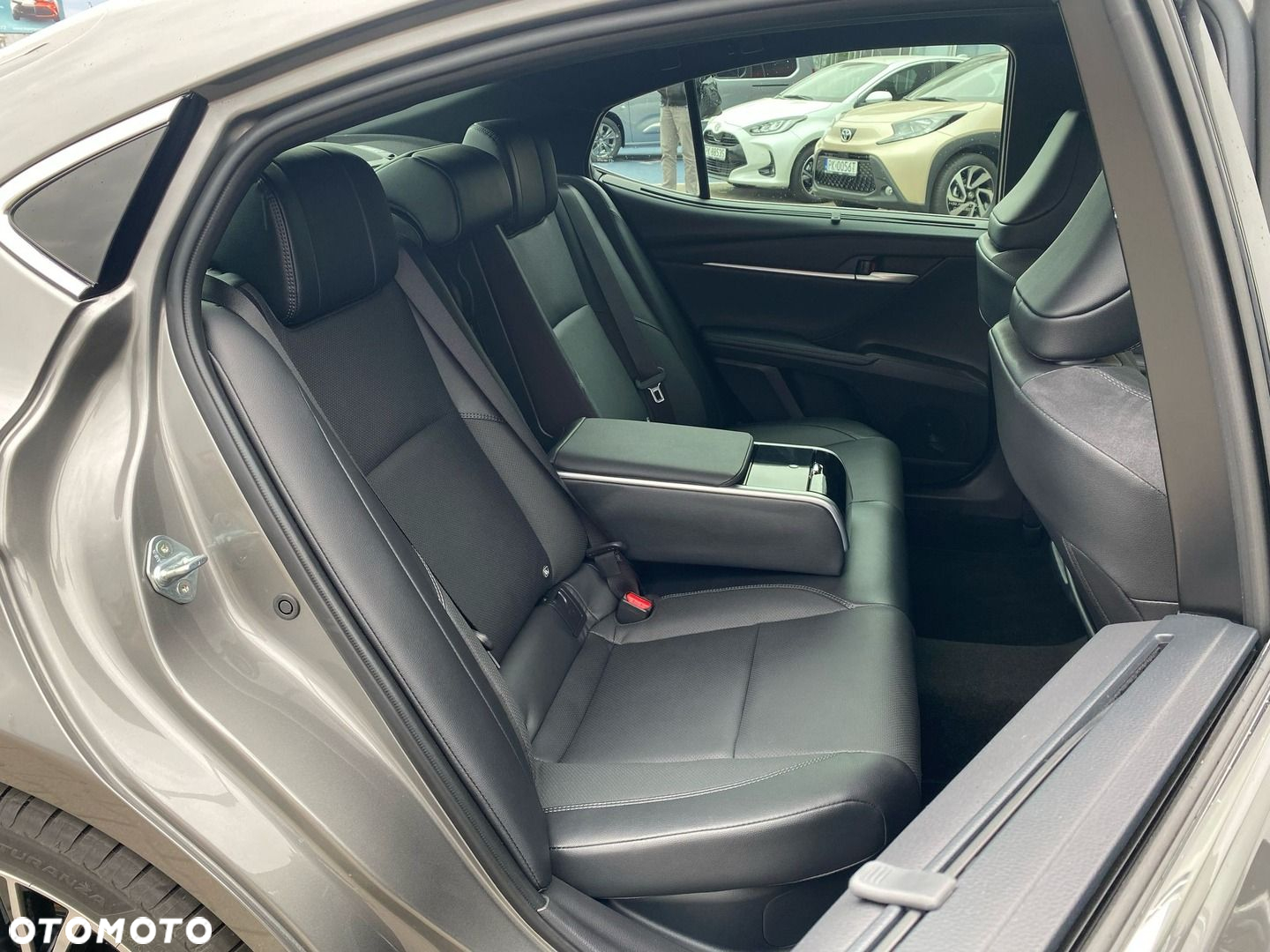 Toyota Camry - 19