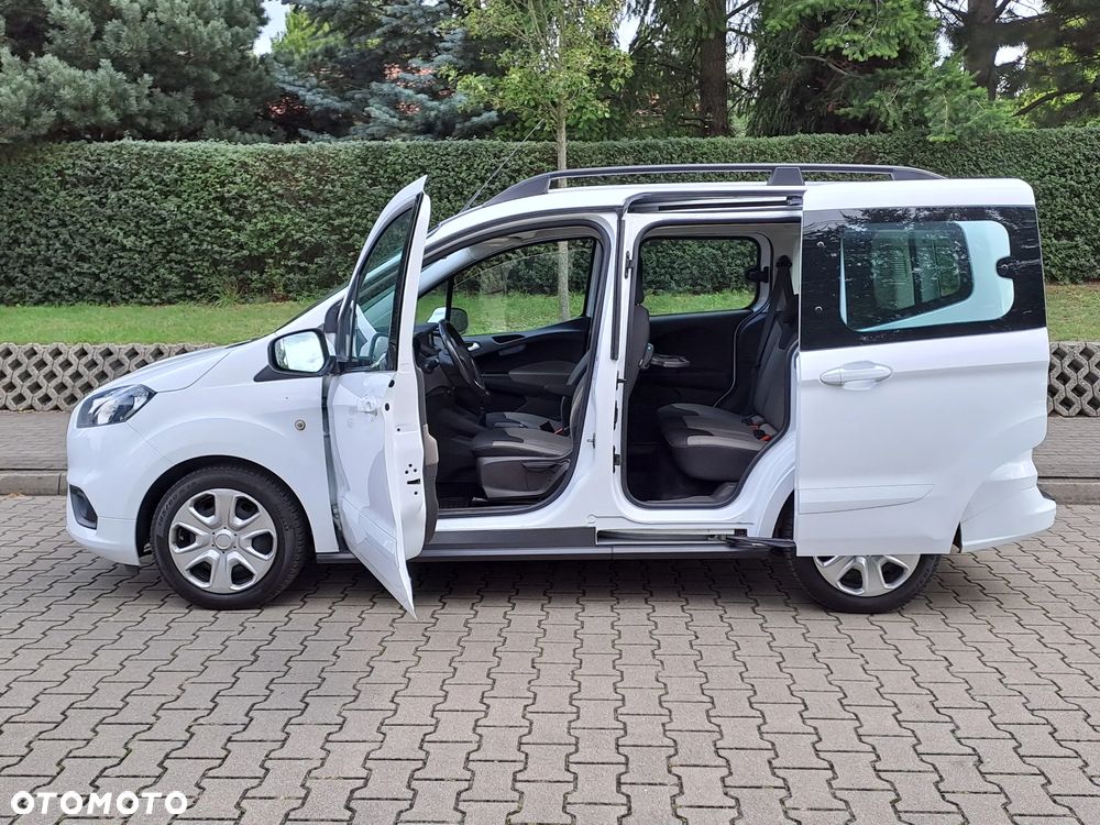 Ford Tourneo Courier - 22