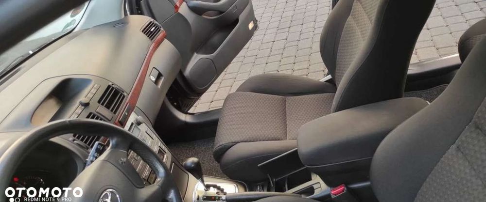 Toyota Avensis - 11