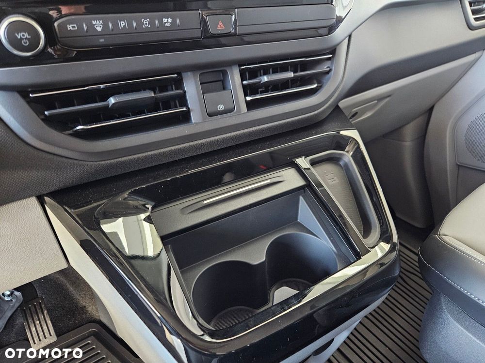 Ford Tourneo Titanium X FWD - 24