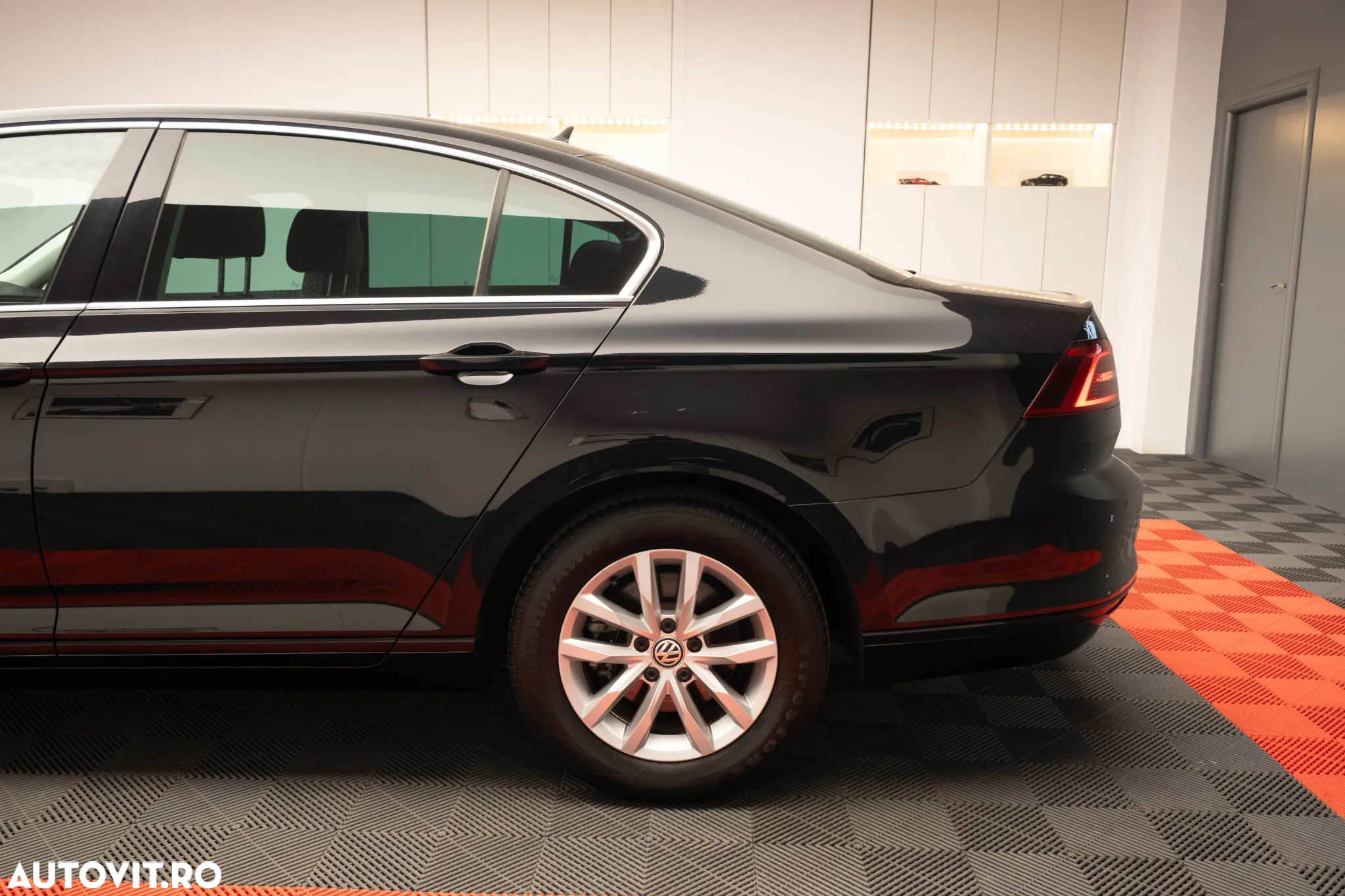 Volkswagen Passat 1.6 TDI DSG Trendline - 11