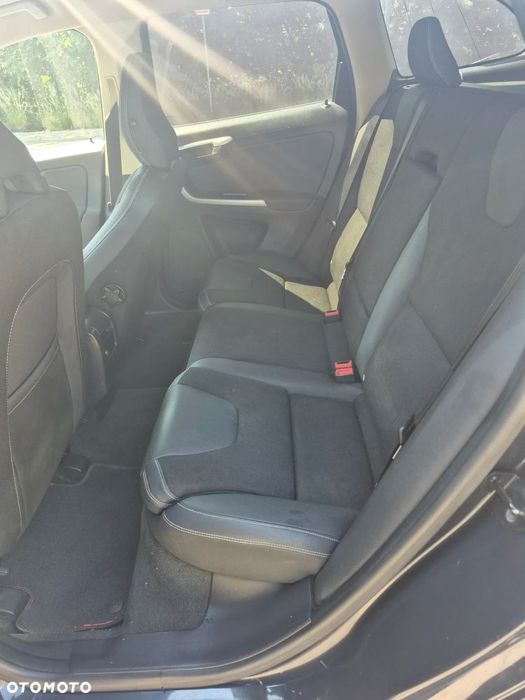 Volvo XC 60 2.4D AWD Momentum - 31