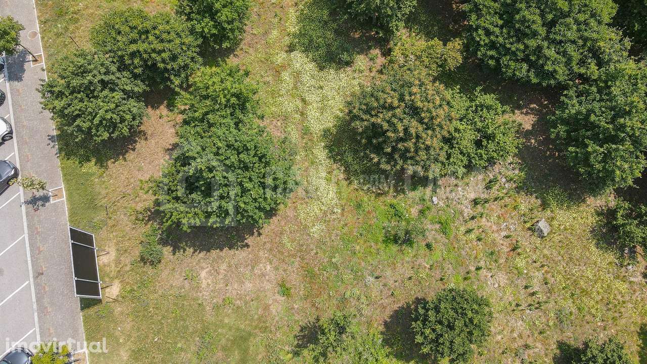 Terreno junto ao Palácio do Gelo - Grande imagem: 5/12