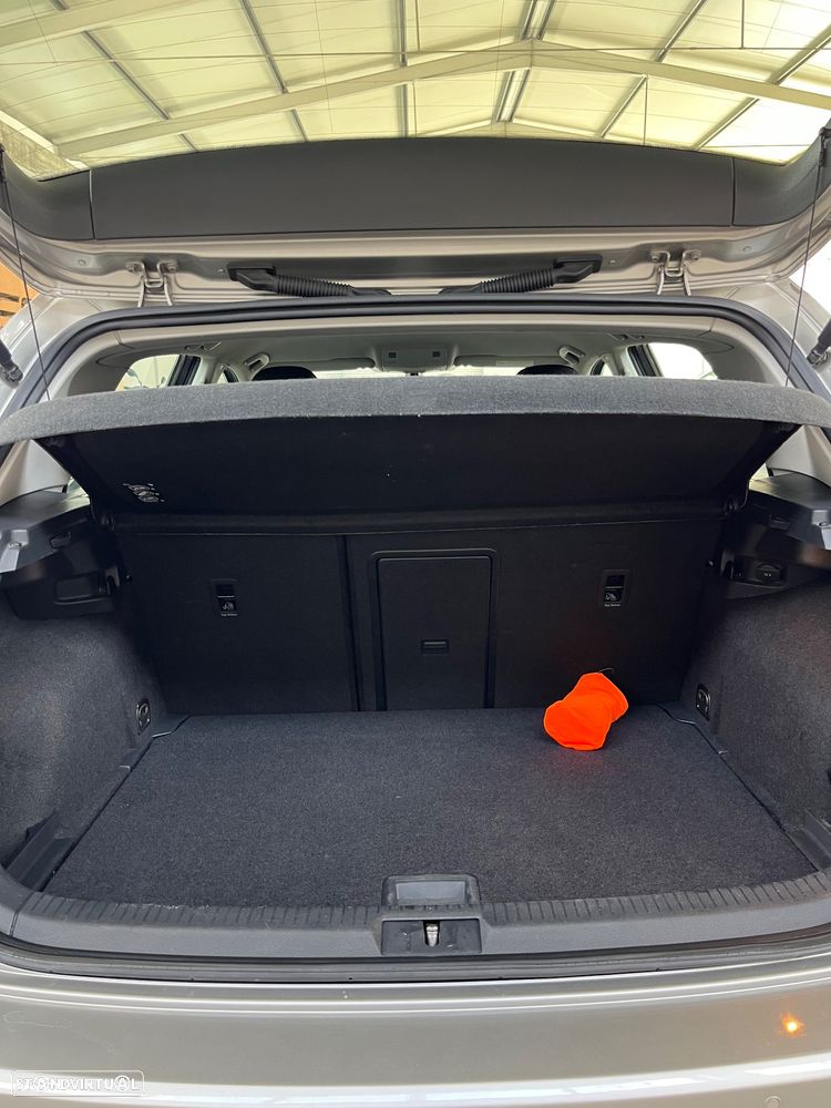 VW Golf 1.6 TDi DPF Highline - 11