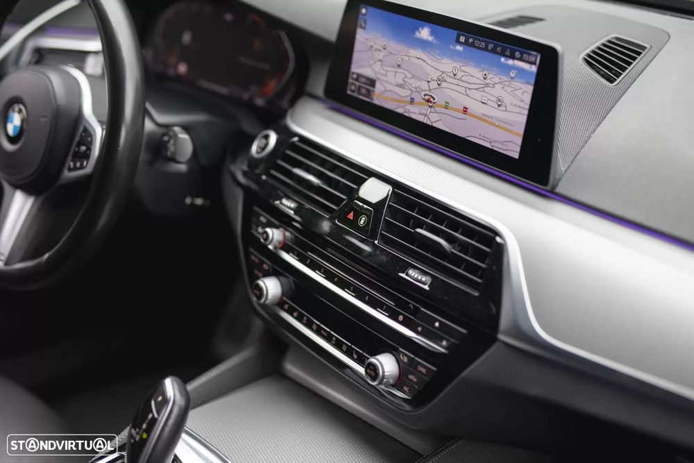 BMW 520 d Pack Desportivo M Auto - 19