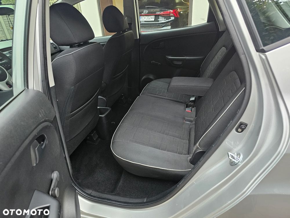 Kia Venga - 12