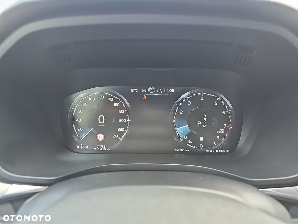 Volvo XC 60 B4 B Momentum Pro - 16