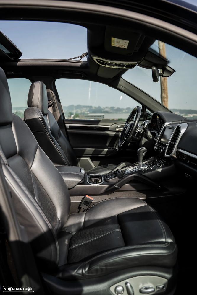Porsche Cayenne Platinum Edition - 32