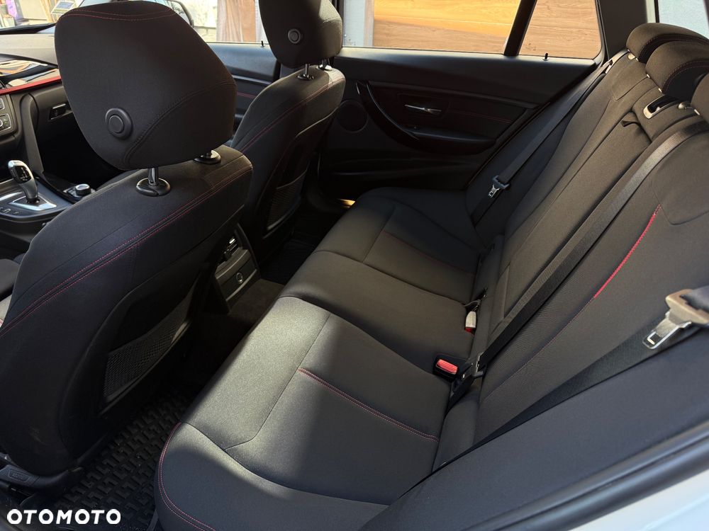 BMW Seria 3 320d Sport Line - 12