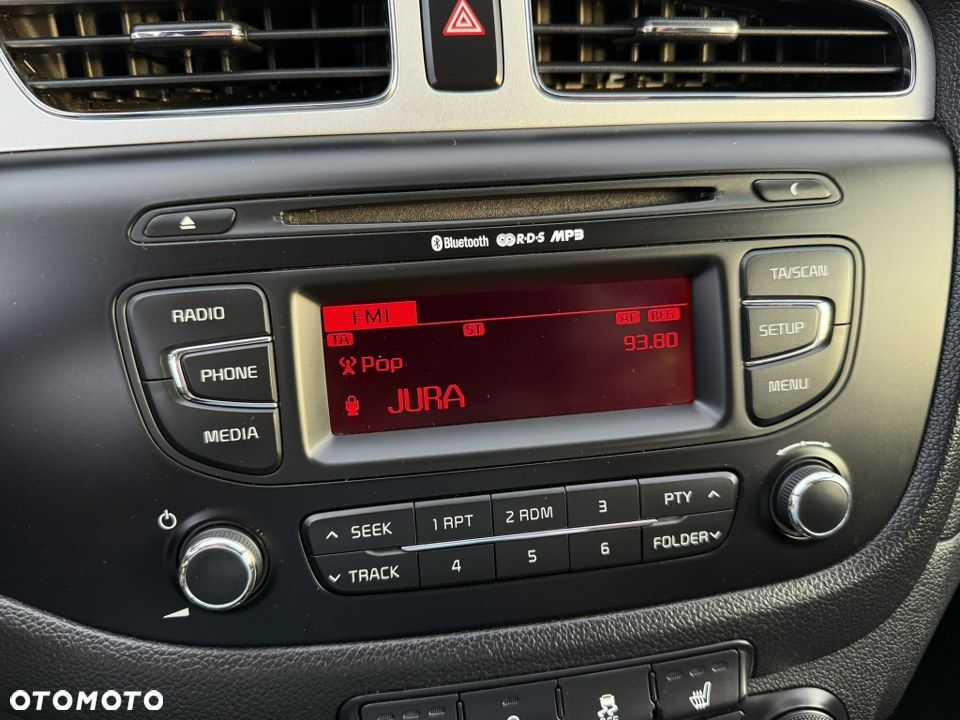 Kia Ceed 1.6 GDI Dream Team Edition - 24