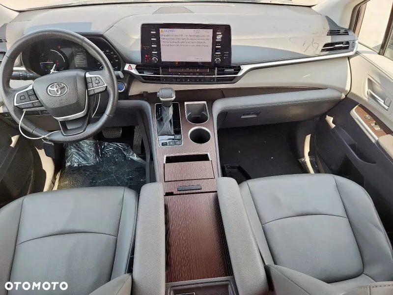 Toyota Sienna - 6