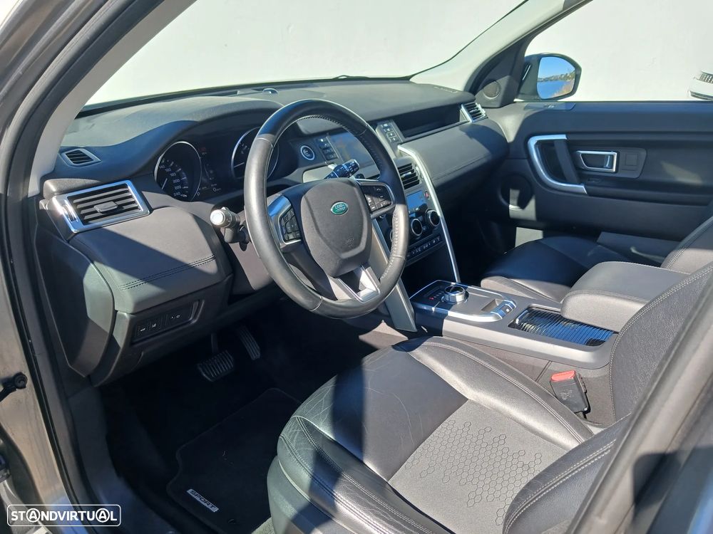 Land Rover Discovery Sport 2.0 TD4 HSE Luxury 7L Auto — fotografia 44