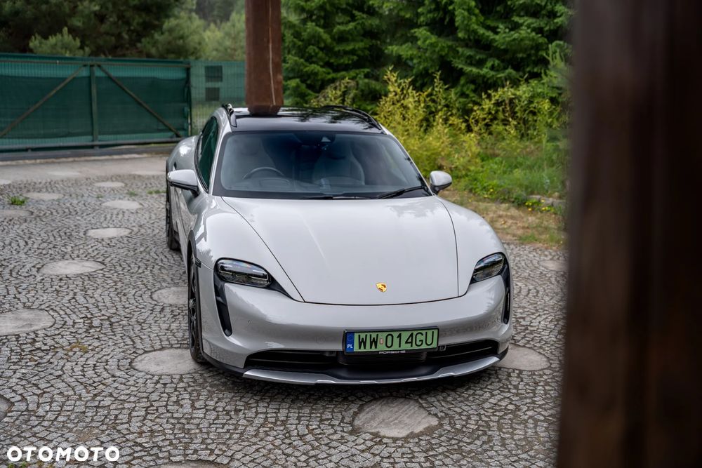 Porsche Taycan 4 - 6