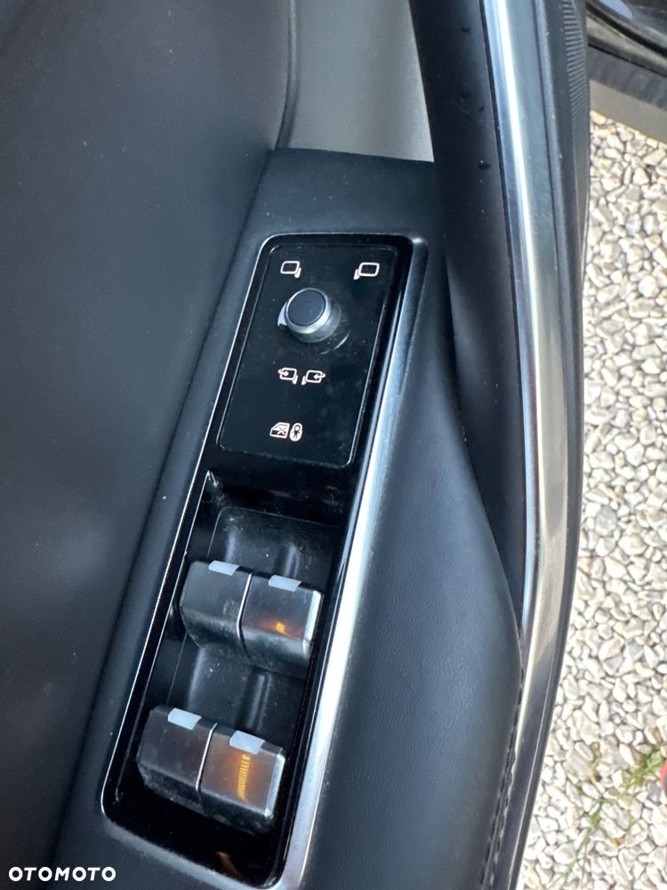 Jaguar F-Pace P550 AWD SVR - 28