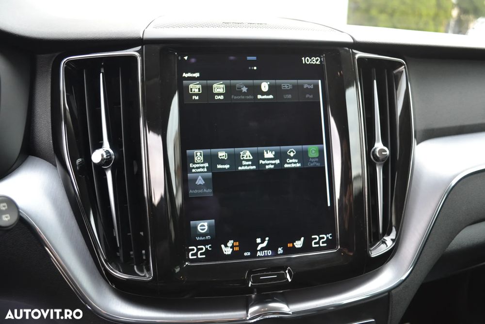 Volvo XC 60 B4 D AWD Geartronic Momentum Pro - 24