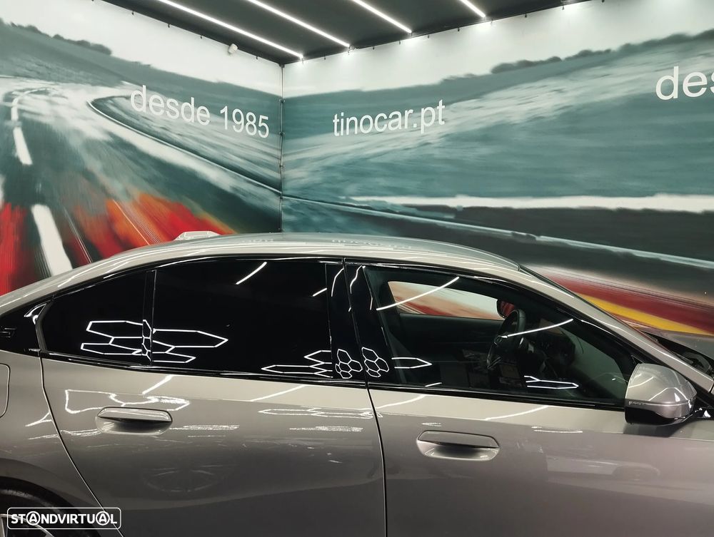 BMW 520 d Pack Desportivo M - 11